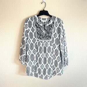 Umgee Women’s Black and White Sheer Patterned Blouse / Top - Size L